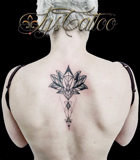 tattoo colonne vertébrale femme|85 Tatouages colonne vertébrale (épine dorsale)